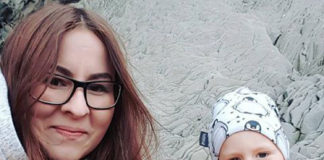 Hannar og handsaumar barnaföt úr sérprentuðu efni