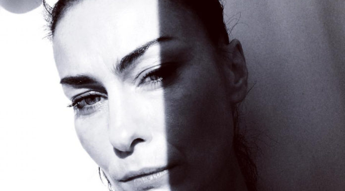 Listamaðurinn Harpa Einarsdóttir undirbýr myndlistasýningu